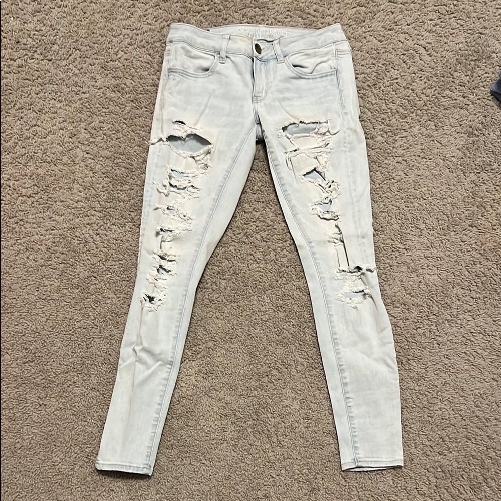 Distressed Light Wash Jeans | super stretch